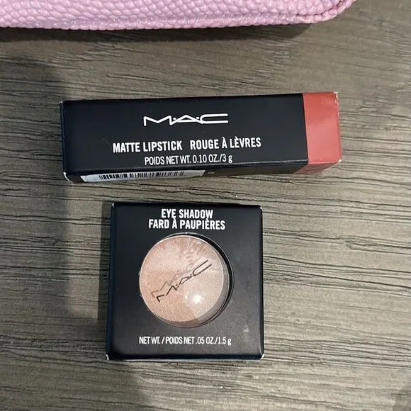 M.A.C Cosmetics bag and goodies - Picture 4 of 7